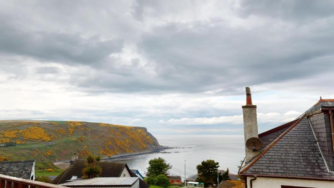 Вилла Puffins Nest Gardenstown Экстерьер фото