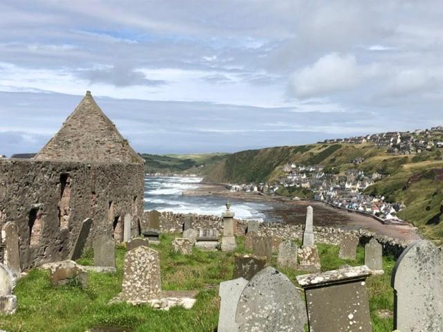 Вилла Puffins Nest Gardenstown Экстерьер фото
